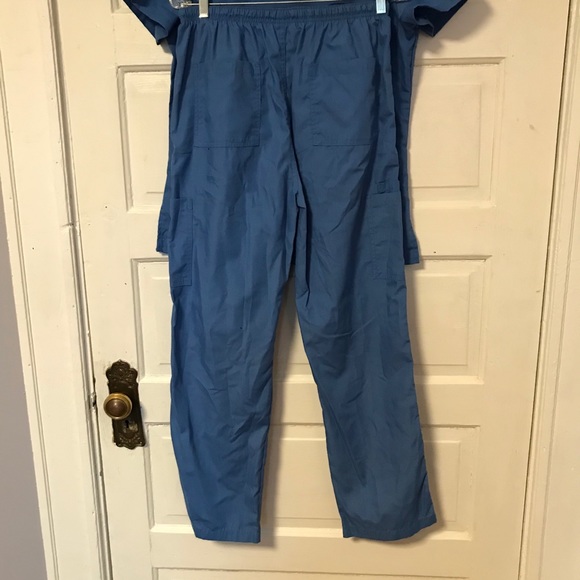 Light blue scrub set - Picture 6 of 8